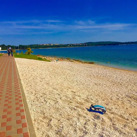 Bela Apartamento Fažana