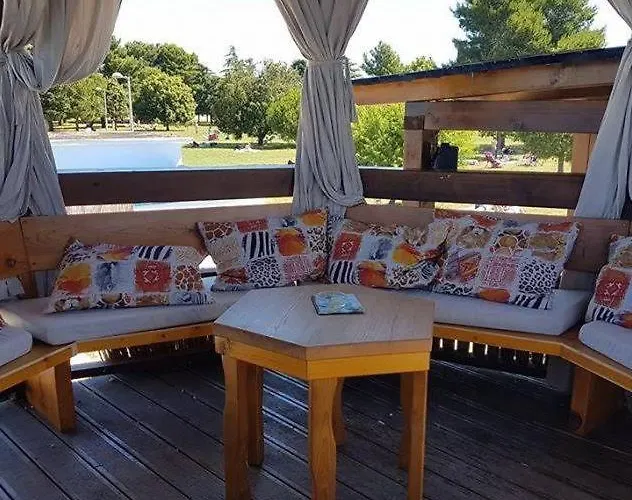 Apartament Bela *